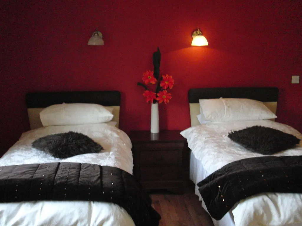 Woodlands House Bed and Breakfast Farranfore 3*,